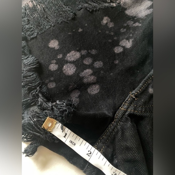 Levi’s - Vintage cut off black distressed acid wash denim shorts - Picture 9 of 13